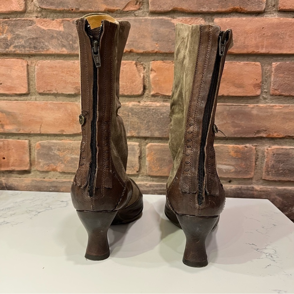 Gold Button suede Boots - Picture 4 of 10